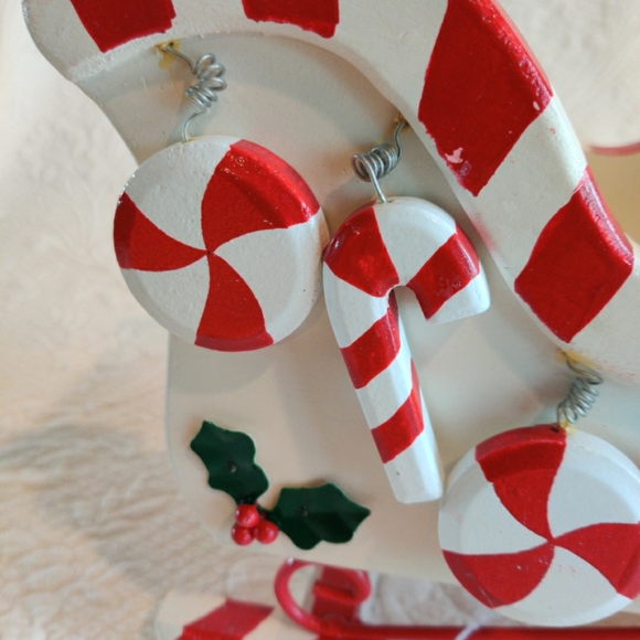 Celebrate Christmas Wooden Holiday Sleigh Decoration Candy Cane Red And White - Picture 4 of 11